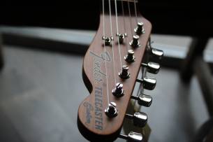 FENDER Made in Japan Hybrid Telecaster Custom Limited Run Roasted Maple Neck with Gig Bag, 2,46 KG