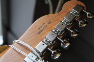 FENDER Made in Japan Hybrid Telecaster Custom Limited Run Roasted Maple Neck with Gig Bag, 2,46 KG