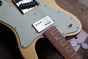 FENDER Made in Japan Hybrid Telecaster Custom Limited Run Roasted Maple Neck with Gig Bag, 2,46 KG