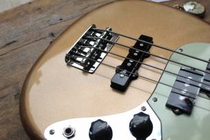 FENDER "Mustang Bass PJ Firemist Gold" LIMITED EDITION