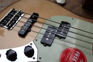 FENDER "Mustang Bass PJ Firemist Gold" LIMITED EDITION