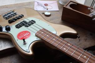 FENDER "Mustang Bass PJ Firemist Gold" LIMITED EDITION