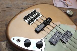 FENDER "Mustang Bass PJ Firemist Gold" LIMITED EDITION