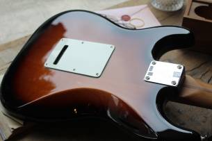 FENDER Limited Edition Player Stratocaster, Roasted Maple Fingerboard, 2-Color Sunburst