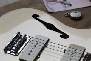 SQUIER Limited Paranormal Cabronita Telecaster Thinline, Matched Head, Shorelin Gold 2, 60 KG