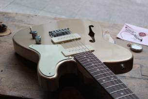 SQUIER Limited Paranormal Cabronita Telecaster Thinline, Matched Head, Shorelin Gold 2, 60 KG