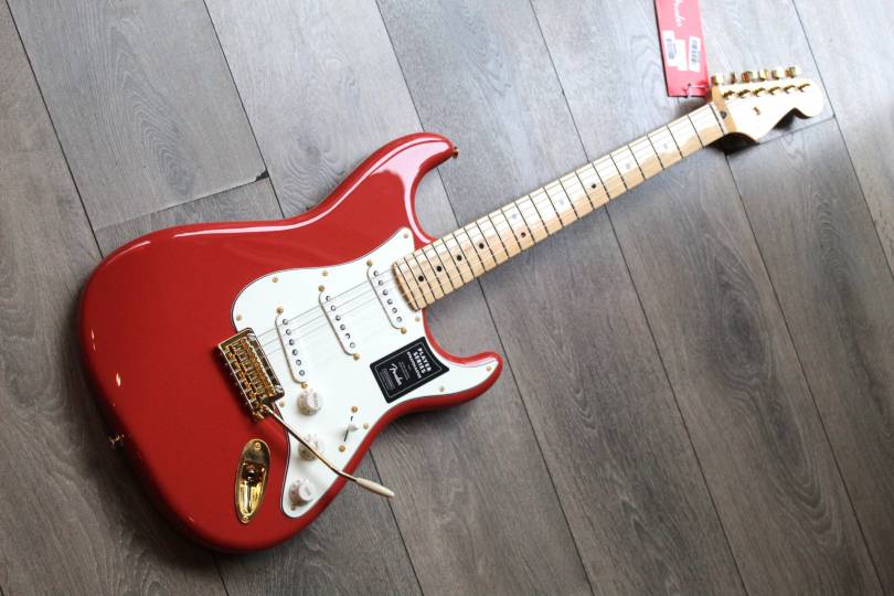 FENDER "Limited Edition Player Stratocaster®, Maple Fingerboard, Fiesta Red with Gold Hardware"