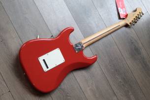 FENDER "Limited Edition Player Stratocaster®, Maple Fingerboard, Fiesta Red with Gold Hardware"