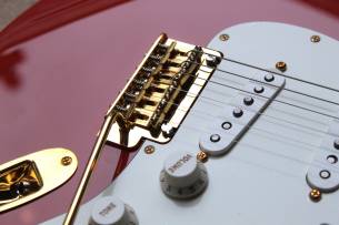 FENDER "Limited Edition Player Stratocaster®, Maple Fingerboard, Fiesta Red with Gold Hardware"