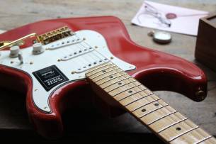 FENDER "Limited Edition Player Stratocaster®, Maple Fingerboard, Fiesta Red with Gold Hardware"