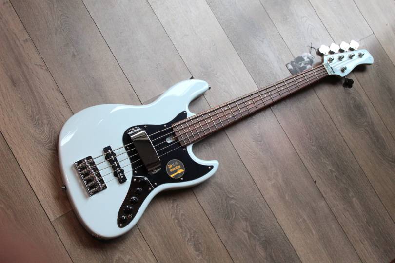SIRE Marcus Miller V3 2nd Generation, 5 strings, Sonic Blue, 4, 23 KG