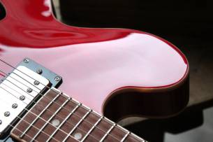 VINTAGE VSA500B ReIssued Semi Acoustic Guitar w/Bigsby, Candy Apple Red, 4, 13 KG