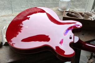 VINTAGE VSA500B ReIssued Semi Acoustic Guitar w/Bigsby, Candy Apple Red, 4, 13 KG