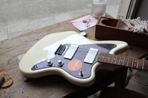 SQUIER Paranormal Jazzmaster XII, Laurel Fingerboard, Tortoiseshell Pickguard, Olympic White