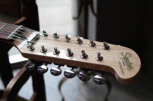SQUIER Paranormal Jazzmaster XII, Laurel Fingerboard, Tortoiseshell Pickguard, Olympic White