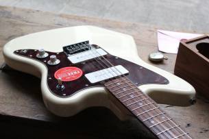 SQUIER Paranormal Jazzmaster XII, Laurel Fingerboard, Tortoiseshell Pickguard, Olympic White
