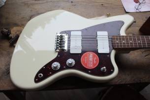 SQUIER Paranormal Jazzmaster XII, Laurel Fingerboard, Tortoiseshell Pickguard, Olympic White
