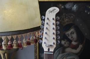 SQUIER Paranormal Jazzmaster XII, Laurel Fingerboard, Tortoiseshell Pickguard, Olympic White