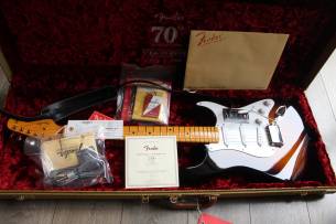 FENDER 70th Anniversary American Vintage II 1954 Stratocaster, Maple Fingerboard, 2-Color Sunburst , HARDCASE, 3, 97 KG