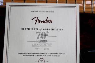 FENDER 70th Anniversary American Vintage II 1954 Stratocaster, Maple Fingerboard, 2-Color Sunburst , HARDCASE, 3, 97 KG