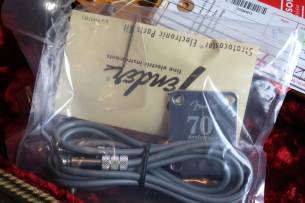FENDER 70th Anniversary American Vintage II 1954 Stratocaster, Maple Fingerboard, 2-Color Sunburst , HARDCASE, 3, 97 KG