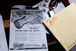 FENDER 70th Anniversary American Vintage II 1954 Stratocaster, Maple Fingerboard, 2-Color Sunburst , HARDCASE, 3, 97 KG