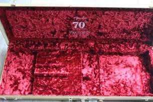 FENDER 70th Anniversary American Vintage II 1954 Stratocaster, Maple Fingerboard, 2-Color Sunburst , HARDCASE, 3, 97 KG