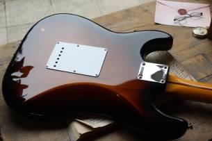 FENDER 70th Anniversary American Vintage II 1954 Stratocaster, Maple Fingerboard, 2-Color Sunburst , HARDCASE, 3, 97 KG