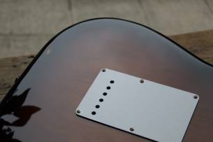 FENDER 70th Anniversary American Vintage II 1954 Stratocaster, Maple Fingerboard, 2-Color Sunburst , HARDCASE, 3, 97 KG