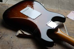 FENDER 70th Anniversary American Vintage II 1954 Stratocaster, Maple Fingerboard, 2-Color Sunburst , HARDCASE, 3, 97 KG