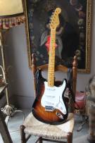 FENDER 70th Anniversary American Vintage II 1954 Stratocaster, Maple Fingerboard, 2-Color Sunburst , HARDCASE, 3, 97 KG
