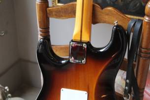 FENDER 70th Anniversary American Vintage II 1954 Stratocaster, Maple Fingerboard, 2-Color Sunburst , HARDCASE, 3, 97 KG