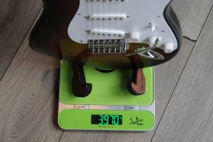 FENDER 70th Anniversary American Vintage II 1954 Stratocaster, Maple Fingerboard, 2-Color Sunburst , HARDCASE, 3, 97 KG