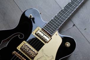 GRETSCH G6636T Players Edition Falcon Center Block Double-Cut with String-Thru Bigsby, Filter'Tron Pickups, Black HARDCASE