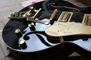 GRETSCH G6636T Players Edition Falcon Center Block Double-Cut with String-Thru Bigsby, Filter'Tron Pickups, Black HARDCASE