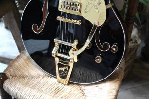 GRETSCH G6636T Players Edition Falcon Center Block Double-Cut with String-Thru Bigsby, Filter'Tron Pickups, Black HARDCASE