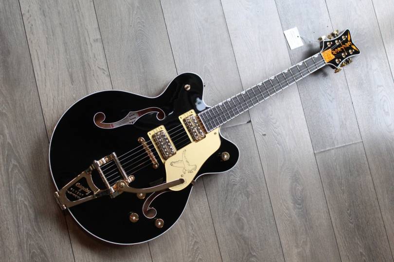 GRETSCH G6636T Players Edition Falcon Center Block Double-Cut with String-Thru Bigsby, Filter'Tron Pickups, Black HARDCASE