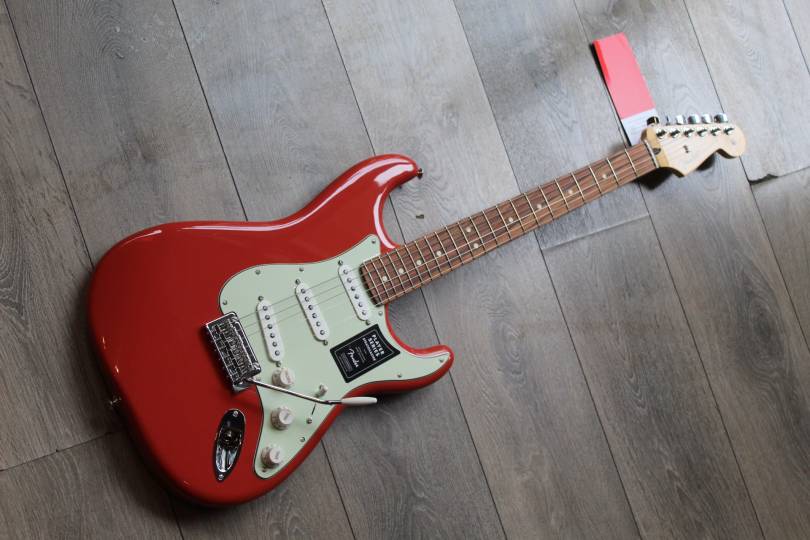 FENDER Limited Edition Player Stratocaster, Pau Ferro Fingerboard, Fiesta Red
