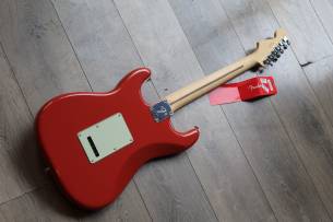 FENDER Limited Edition Player Stratocaster, Pau Ferro Fingerboard, Fiesta Red