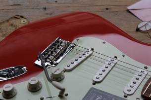 FENDER Limited Edition Player Stratocaster, Pau Ferro Fingerboard, Fiesta Red