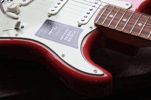 FENDER Limited Edition Player Stratocaster, Pau Ferro Fingerboard, Fiesta Red
