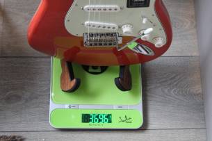 FENDER Limited Edition Player Stratocaster, Pau Ferro Fingerboard, Fiesta Red