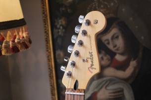 FENDER Limited Edition Player Stratocaster, Pau Ferro Fingerboard, Fiesta Red