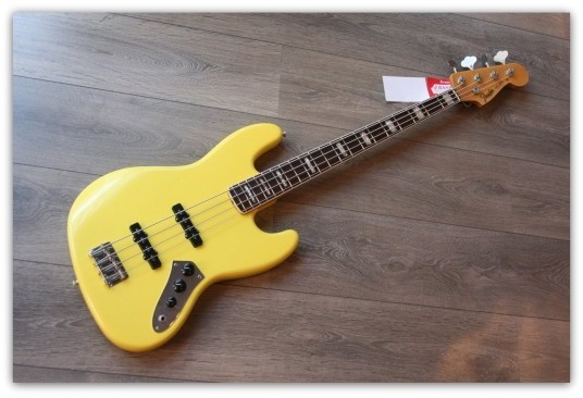  Custom Shop Jazz Bass ´64 Relic en Graffiti Yellow