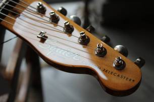 SQUIER Classic Vibe Baritone Custom Telecaster, Laurel Fingerboard, Parchment Pickguard, Purple Sparkle, 3, 27 KG