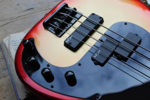 SQUIER Contemporary Active Precision Bass PH, Laurel Fingerboard, Black Pickguard, Sunset Metallic, 4, 35 KG