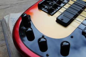 SQUIER Contemporary Active Precision Bass PH, Laurel Fingerboard, Black Pickguard, Sunset Metallic, 4, 35 KG