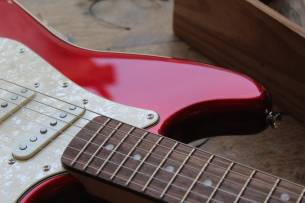 SQUIER Paranormal Cyclone Candy Apple Red, 3, 12 KG