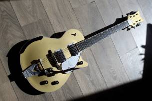 GRETSCH G6134T Limited Edition Penguin with Bigsby, Ebony Fingerboard, Casino Gold, HARDCASE, 4, 2 KG