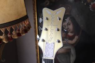 GRETSCH G6134T Limited Edition Penguin with Bigsby, Ebony Fingerboard, Casino Gold, HARDCASE, 4, 2 KG